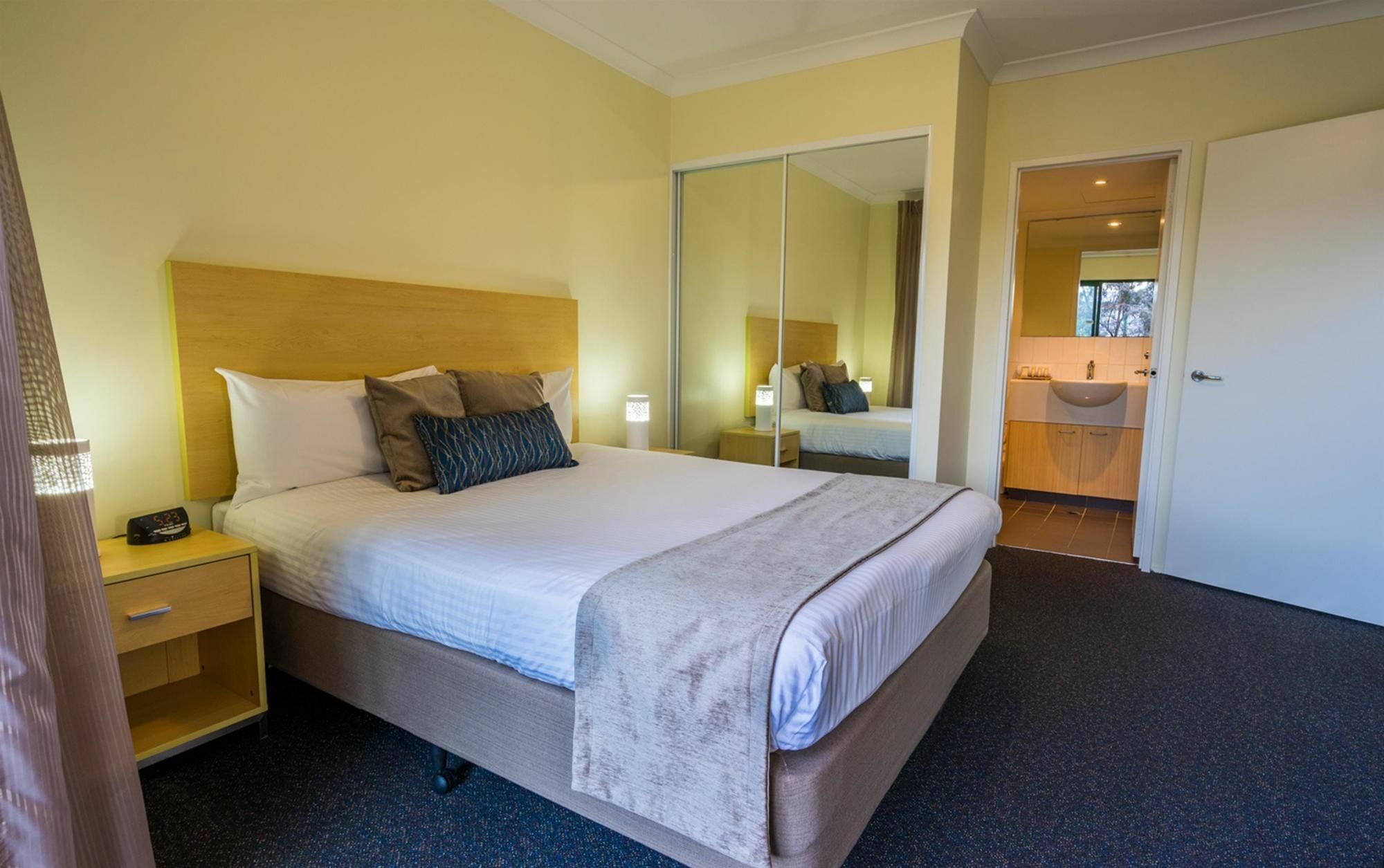 Perth Ascot Central Apartment Hotel Official Екстер'єр фото